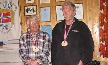 Klubbmestere i Meldal bridgeklubb, Lars Bjørgen og Erling Fossmo.