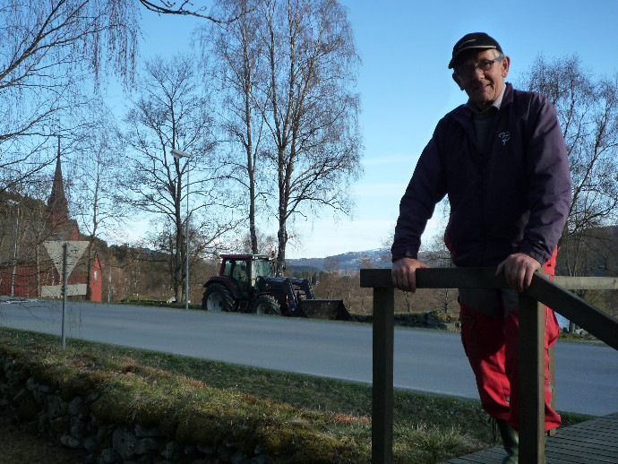 dugnad kirkegård 2012 002