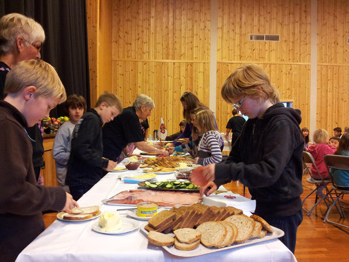 Takk for maten herlige sanitetsdamer!