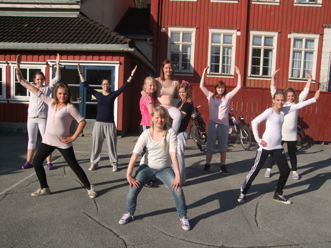 Dansetrening i vårsol