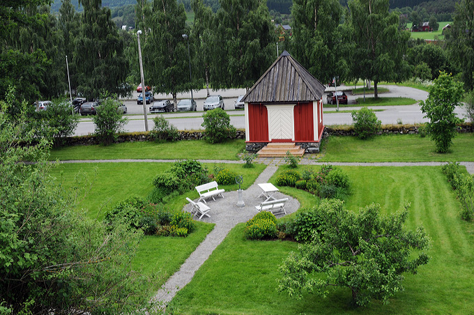 Travelt i prestegårdshagen!