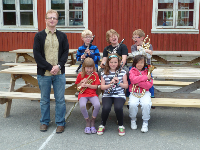 Fjorårets aspiranter sammen med dirigenten sin. 