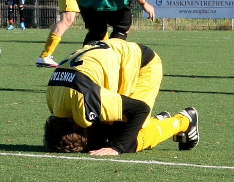 Tung avslutning av kampen for junior.