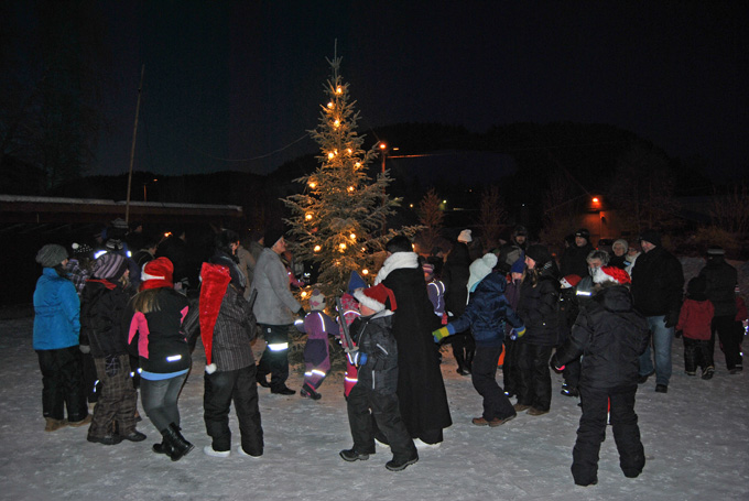 Julegrantenning på Storås