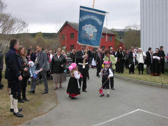 17.mai_toget_i_m__l