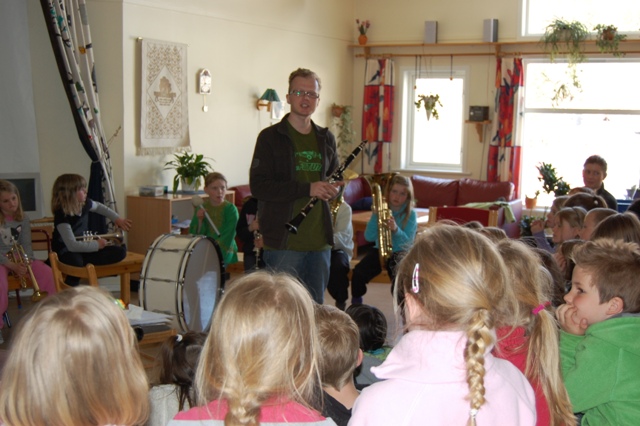 Helge_forteller_om_instrumentene