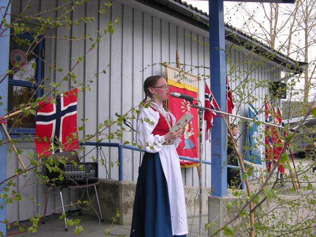 Ingrid_Snoen_leser__2