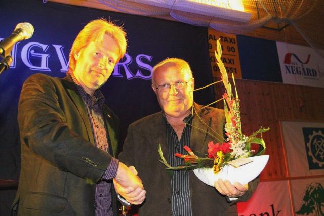 Jan_Fridjofsen_fikk_velfortjent_blomster.jpg