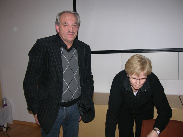 Oddmund_Stenset_og_Siri_Eithun_forbereder_visning