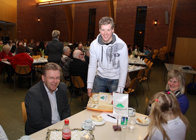 Gaveutdeling_15.mars_2010_092