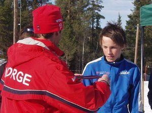 Andreas Kvam får gul. Foto: Mari Kvam