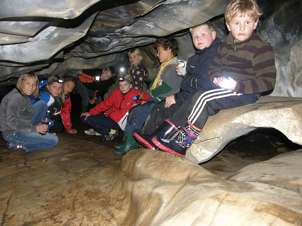 Speidergjengen i kalksteinsgrotta. Foto: Arnstein Reitan