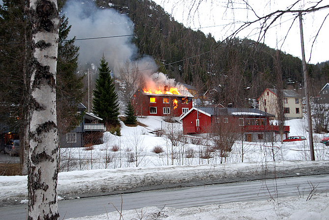 Brannen har pågått vel en time