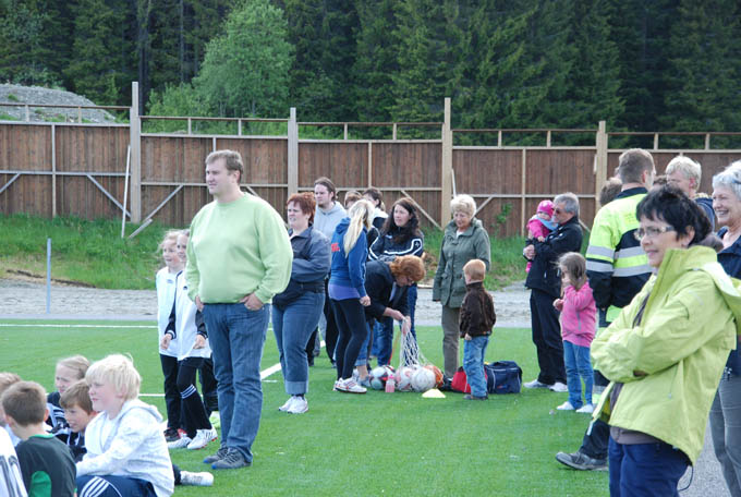 Historiens første kamp på kunstgresset på Heggøya