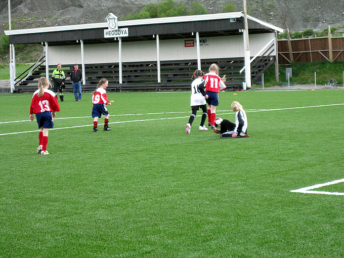 Første kamp på den nye kunstgresbanen på Heggøya.