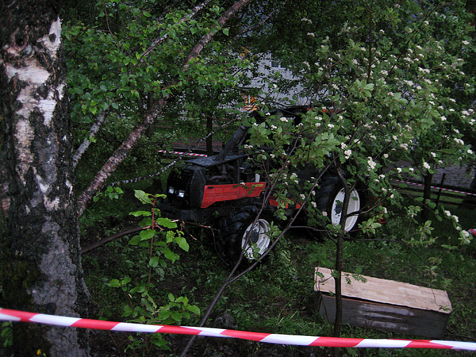 Utforkjøring med traktor på Å