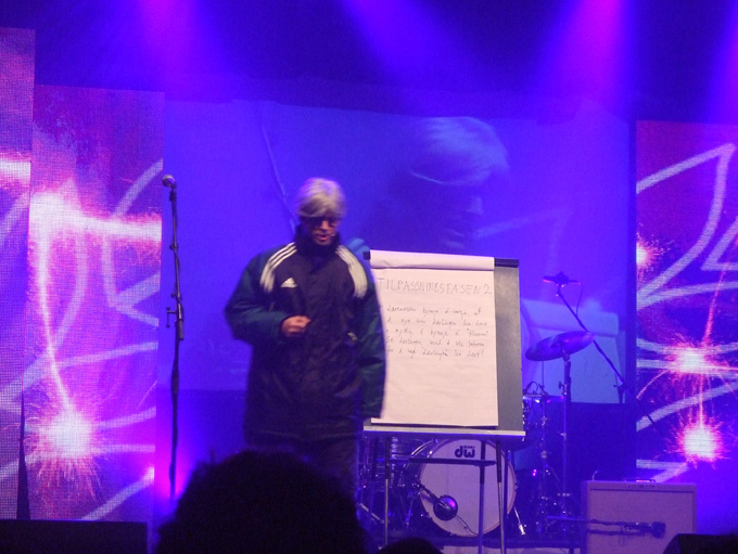 S.T.A.S = Seriøst, Tøft, Artig, Show