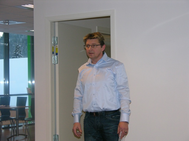 Arnt_Otto_Lie_informerer
