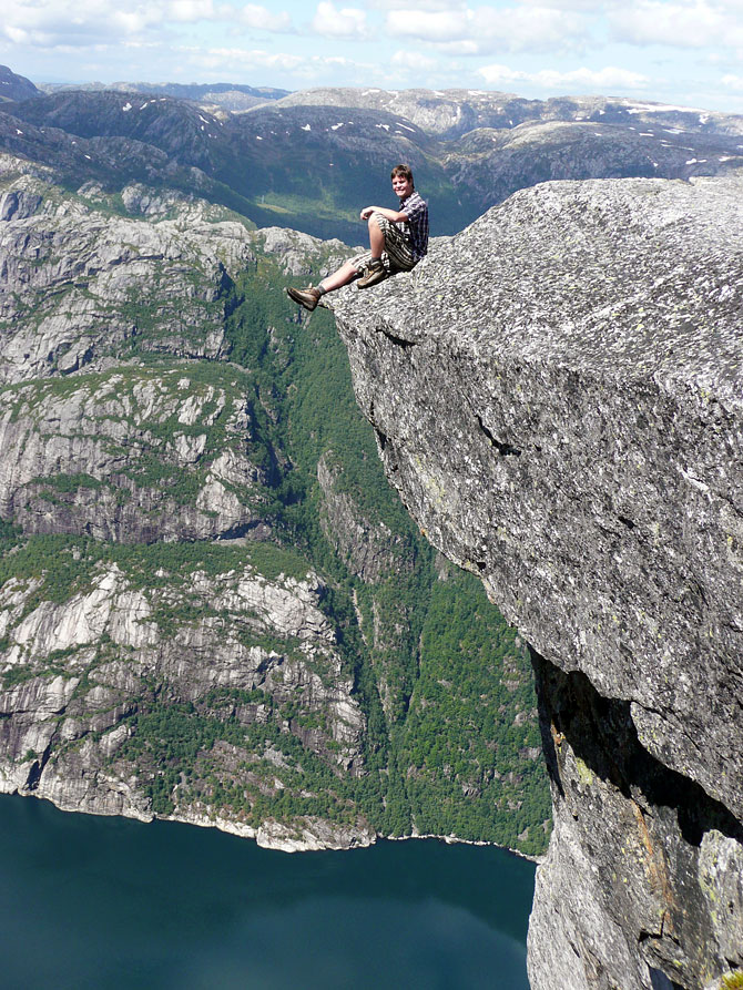 Ørjan ved Kjærag og Lysefjorden rett under.