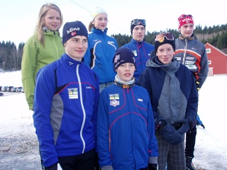 Medaljevinnere fra distriktet i helga foran f. v: Øystein Solligård, Ola Staveli, Knut Kåre A Brøndbo, Bak f. v: Randi Landrø, Mari Muan, Sverri Solligård, Martin Muan. I tillegg fikk Eirik Selvnes medalje. 