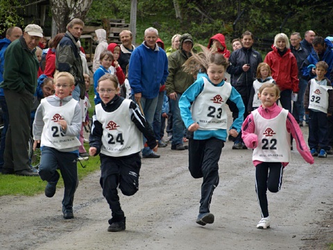 F.v. Roger, Ingrid, Berit og Marlin, med spente publikum  