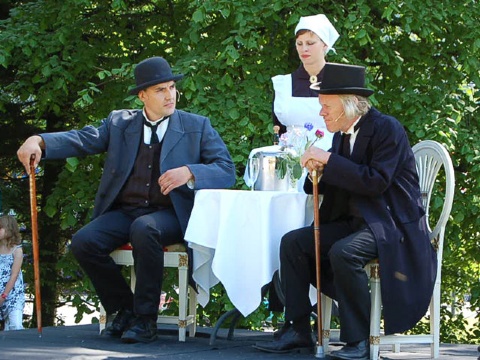 Christian Thams (t.v.) og Christian Salvesen i 1897  