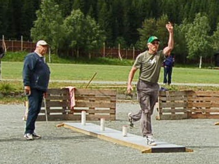 Lars Lium fra Plattdans med et kjempekast 