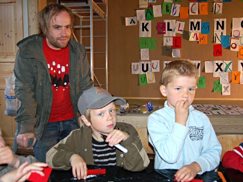 Thomas med sønnen Sakkeus Ørdal Ryjord og William Øquist.  