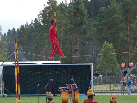 Dans på line  