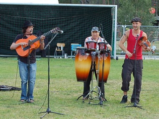 Svienung med band åpnet årets festival 