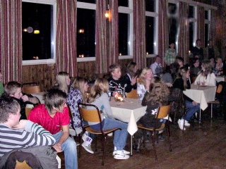 Mange ungdommer samlet 