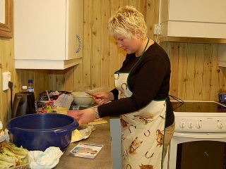 Britt i det nye kjøkkenet 