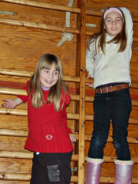 Silje og Elise Løseth gleder seg til jul  