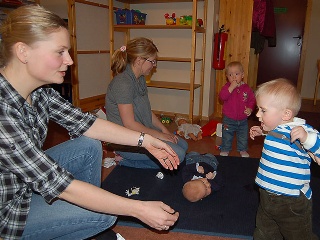 Jo går til mamma Kristin 