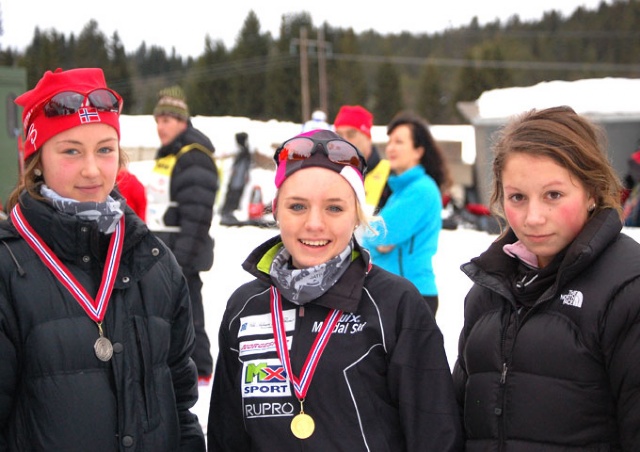 F. v. Mari, Ingrid og Monika 