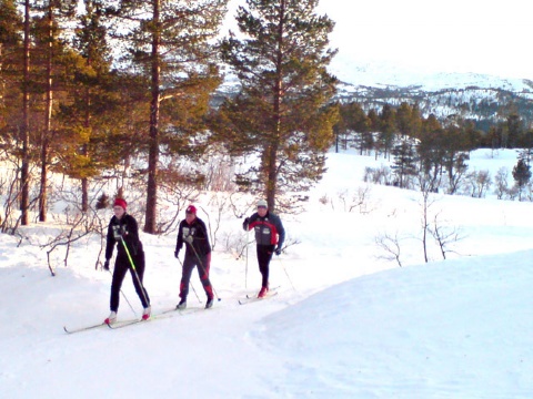 Familien Lykkja i godt driv, med Liv Åshild i tet og Helene og Nils på slep.  