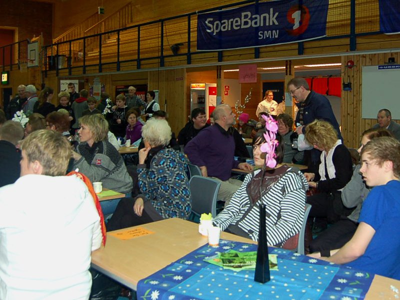 Fullt i kafeen 
