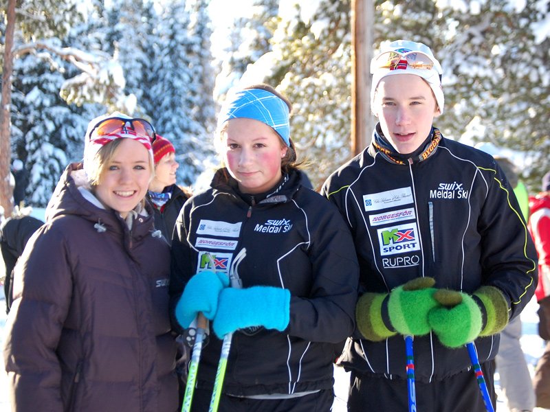 Fornøyde skiskyttere. F. v: Ingrid, Monika og Andreas  