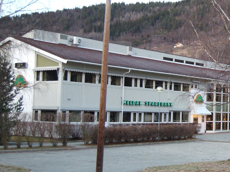 Hovedbygningen i Meldal sentrum 