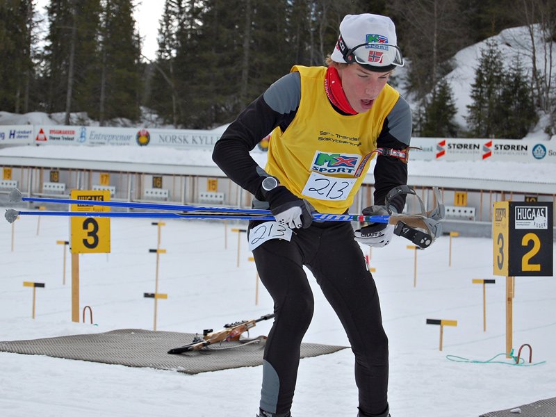Andreas på vei ut etter skyting 