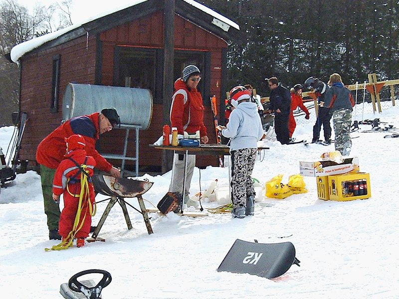 Stor aktivitet i bakken (Foto: Olav Reinert)  