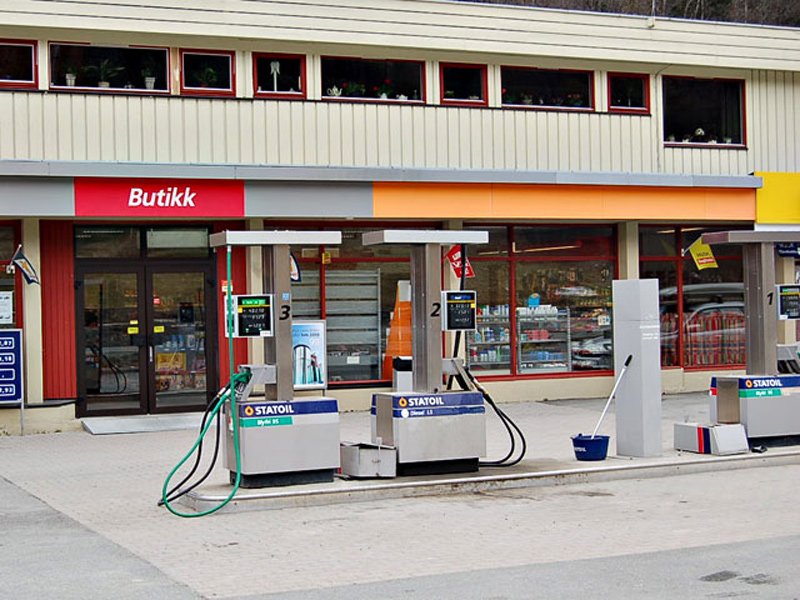 Nå blir det tak over pumpene 