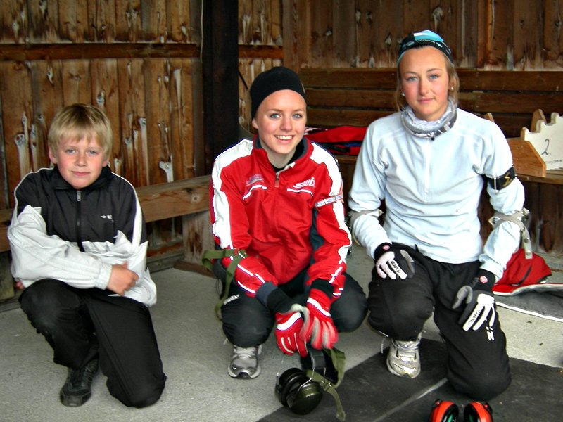 Fotografen var sent ut i siste kamp, men nådde 4. og siste lag. Ola var da spent på resultatene til Ingrid og Mari 