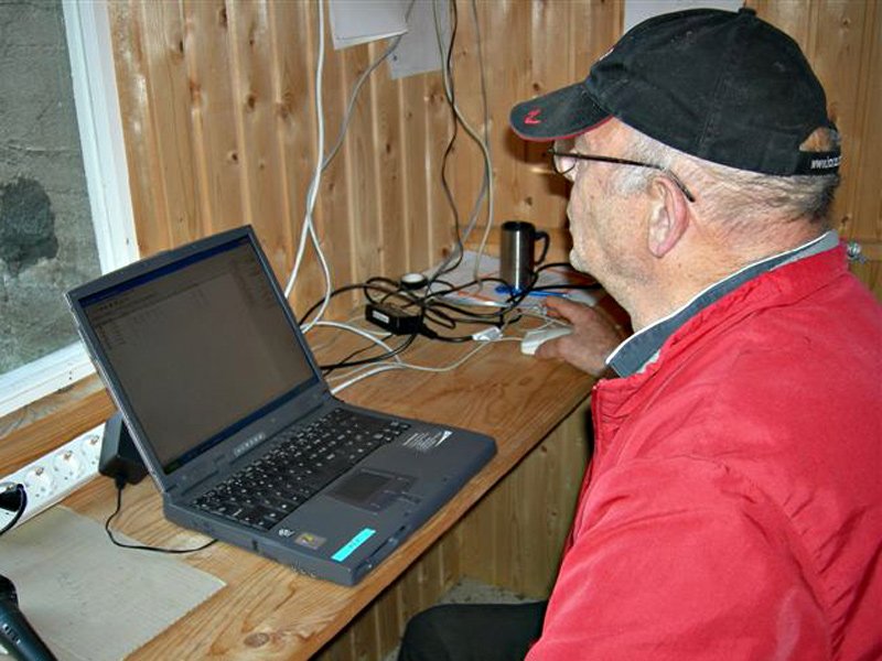 Anders Bakk var standplassleder og styrte skytternes aktivitet via dataanlegget 