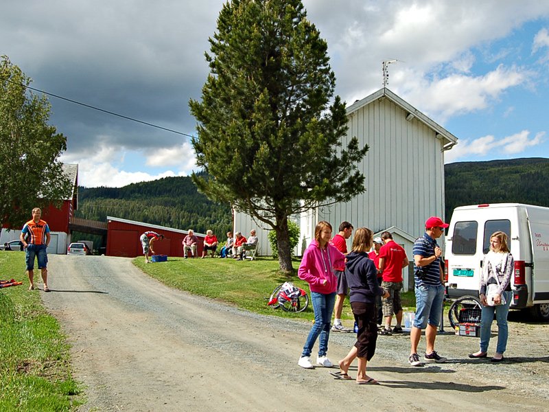 Flere team ventet på sine syklister  
