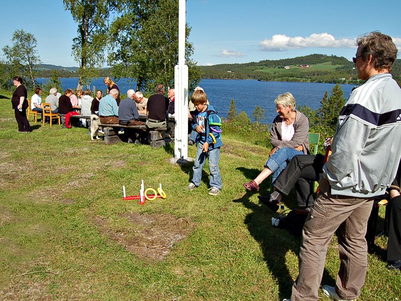 Samling ved grendahuset etter kultursti 