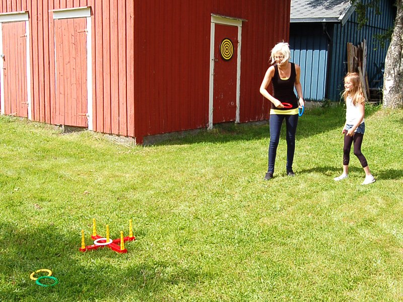 Solveig og Oda kaster ringer 