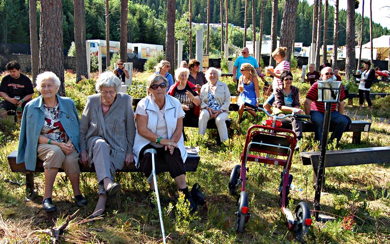 Eldre og unge, publikum trivdes i skogens store sal!  