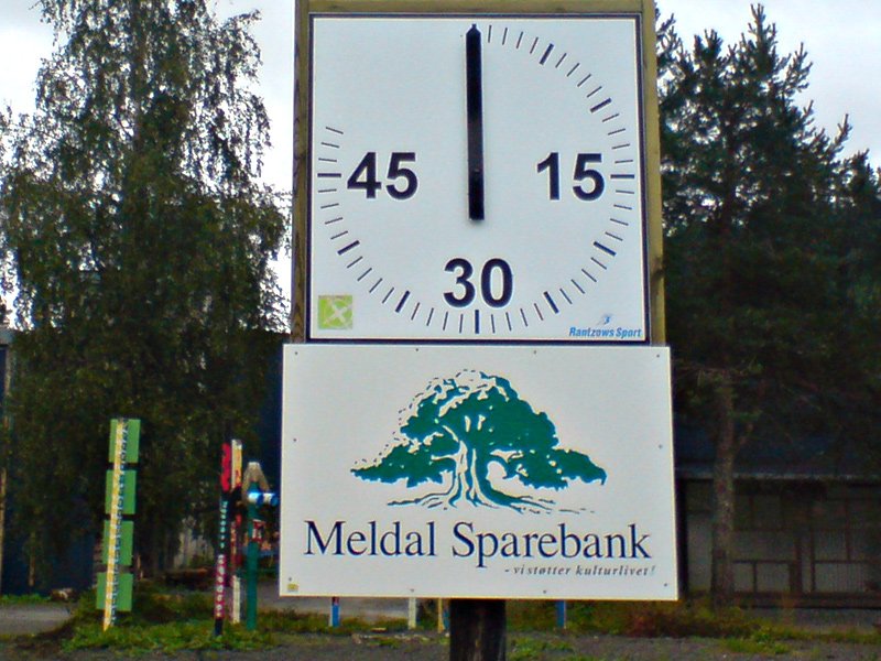 Klokka er på plass 