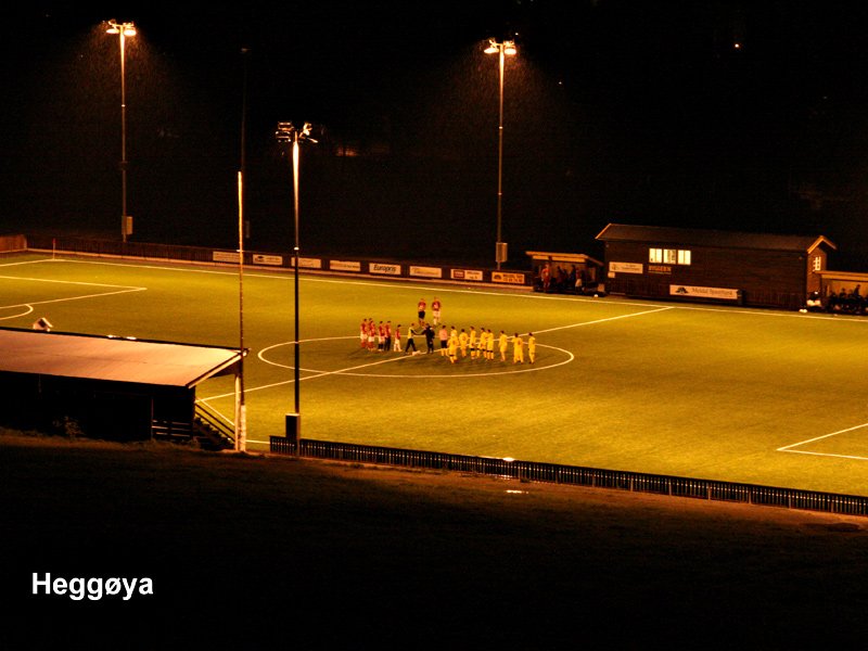 Før kampen i flomlys 